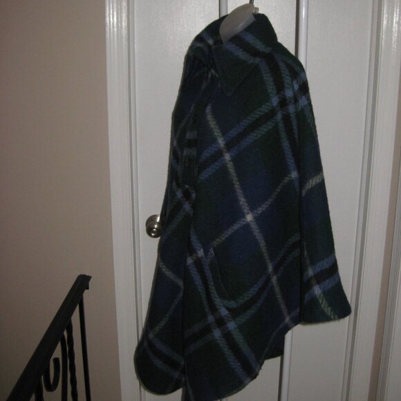 Vintage Woman's Jimmy Hourihan Blue Green Plaid Wool Cape Made in Ireland - Picture 2 of 11